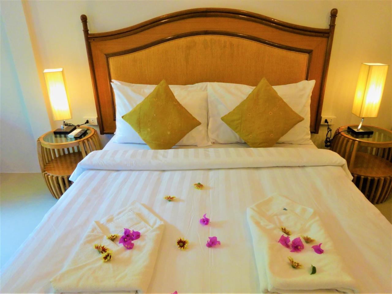 Bangrak Pier Samui Resort Exteriör bild
